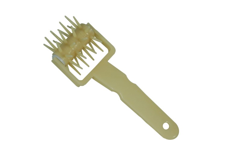 Rolka dziurkująca do pizzy 6,5 cm - 1.jpg