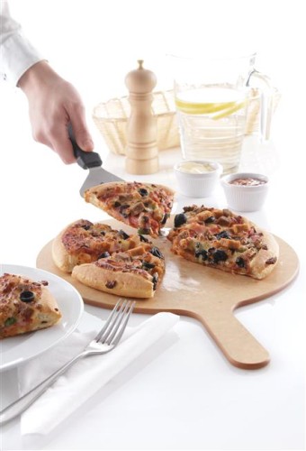 Deska do serwowania pizzy z uchwytem 1.jpg